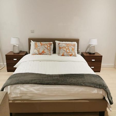 ロンドンComfy 1 Bed Studio 1 Minute From Train Stationアパートメント エクステリア 写真