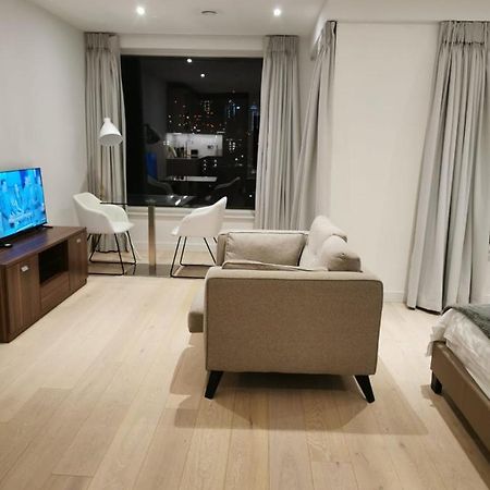ロンドンComfy 1 Bed Studio 1 Minute From Train Stationアパートメント エクステリア 写真