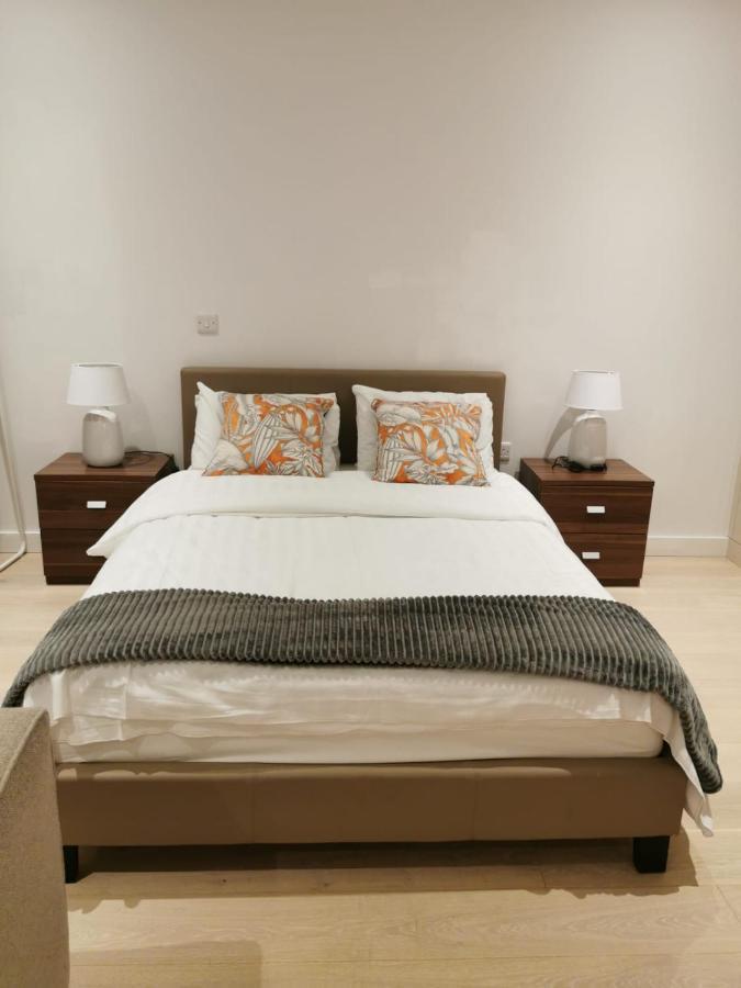 ロンドンComfy 1 Bed Studio 1 Minute From Train Stationアパートメント エクステリア 写真