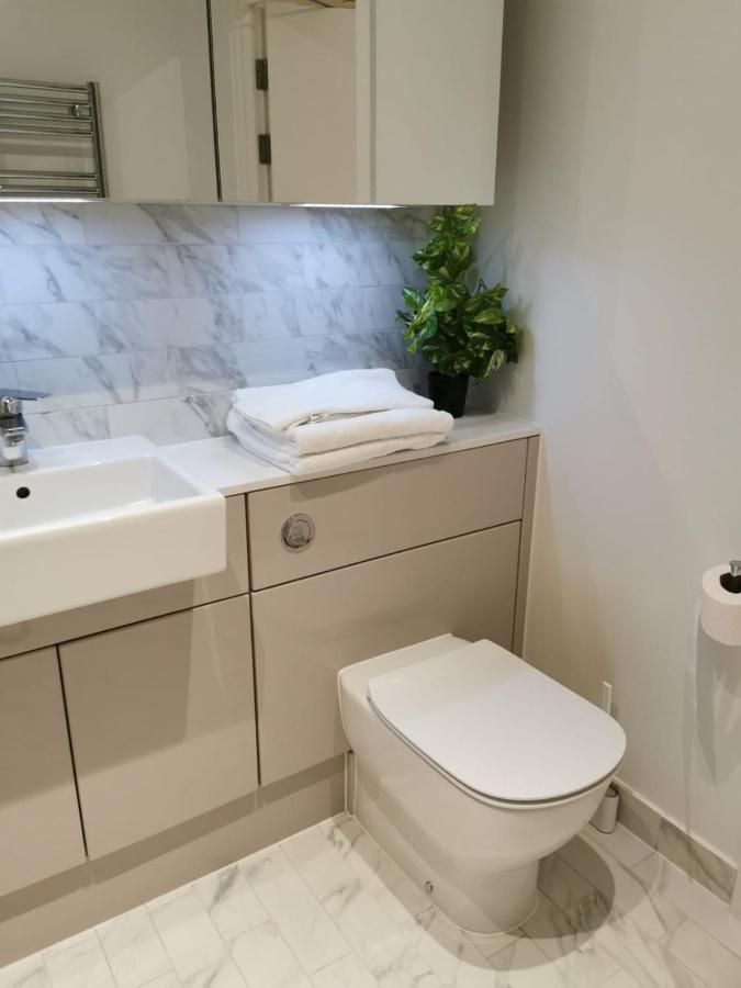 ロンドンComfy 1 Bed Studio 1 Minute From Train Stationアパートメント エクステリア 写真